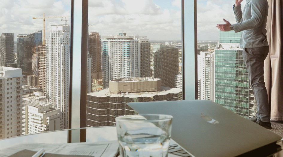 How Do I Hire A Headhunter? - CNA International